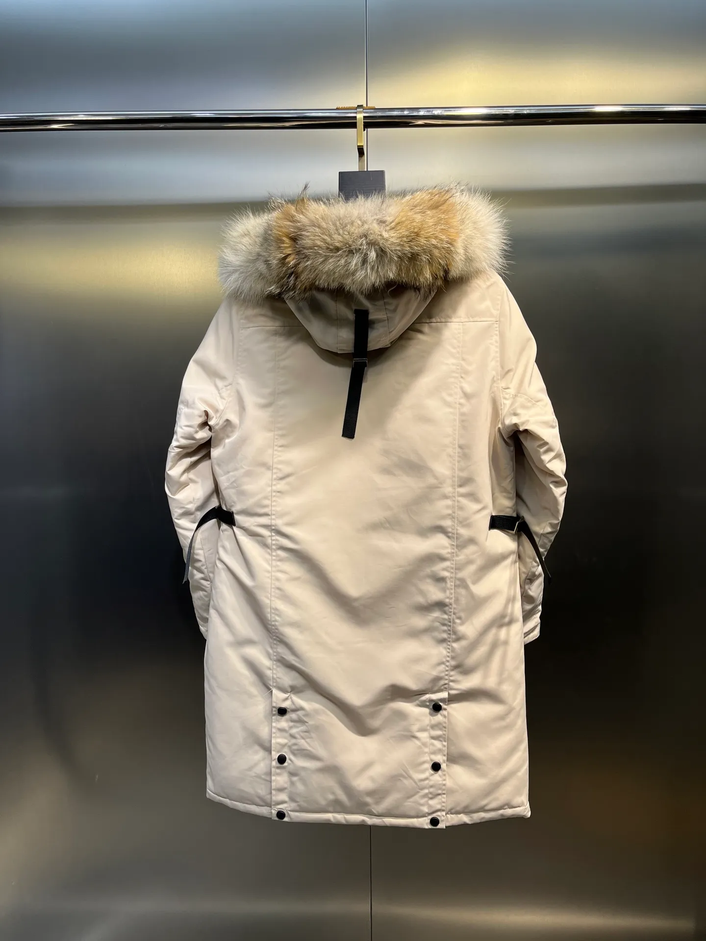 P860 🇨🇦🇨🇦CANADA GOOSE 12 women's models, factory direct supply: supplying global purchasing agents, micro-businesses, entities, Tmall, high-end stalls and studio cooperation, free shipping! Trillium Parka Women's 12 "popular" women's models are chosen by Arctic and Antarctic scientific expedition teams as winter wear, the Rolls-Royce of down jackets. ➖ Industry-leading anti-counterfeiting chip sensing. ➖ Imported Behringer embroidery machines and customized embroidery labels, the highest level and industry leading. ➖ Imported Korean 21-count polyester-cotton blended original fabric, TC85 waterproof coated fabric, water-repellent, windproof and wear-resistant. ➖ The new national standard 80 white duck down is filled with an average of 520 grams of down. The amount of down filled is industry-leading. ➖ 100% nylon lon lining with double double-layer sealing design to prevent velvet running, seamless thread design on cuffs! ➖ Western Canadian Green Wolf Collar. ➖ Yoshida YKK provides original factory-customized electroplated sliders. YKK two-way lockable zippers are tight and smooth and do not peel off paint. ➖ 3M composite Velcro is durable and the accessories and hardware are all custom-made. Note: Our copywriting is only simple and clear. Instead of bragging about the copywriting, it is better to compare and understand with samples. Only for the purest, most focused, most professional, highest quality, and most cost-effective!  SIZE:S-XXL